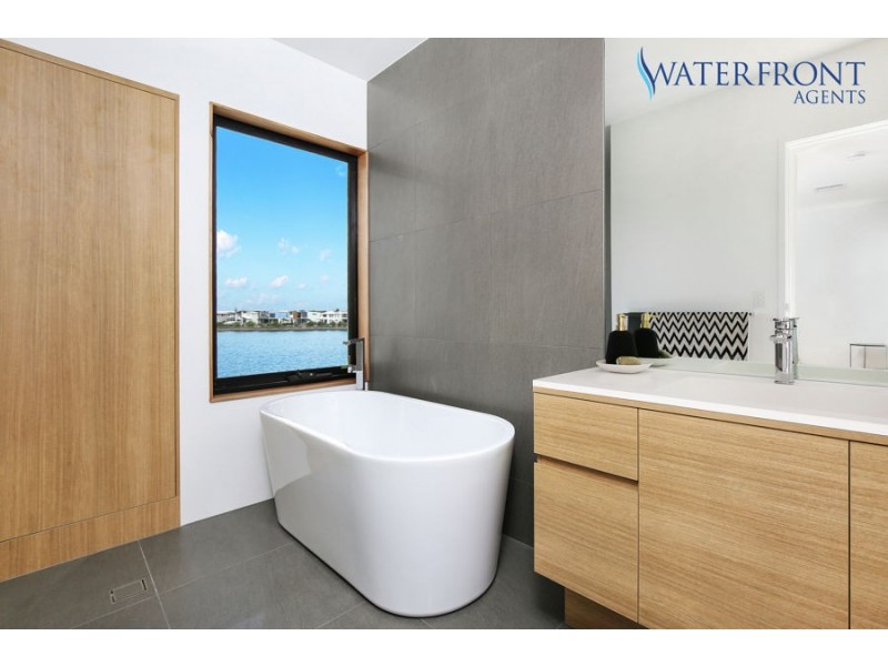 18 Reflection Crescent, Birtinya QLD 4575