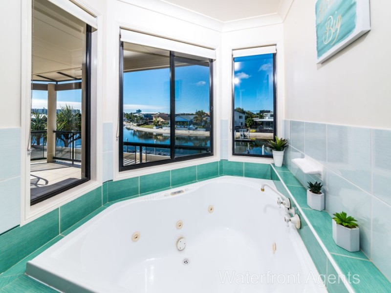 10 Balyarta Crescent, Mooloolaba QLD 4557