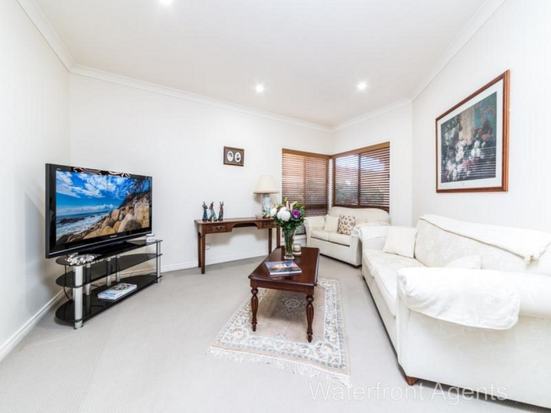 10 Balyarta Crescent, Mooloolaba QLD 4557