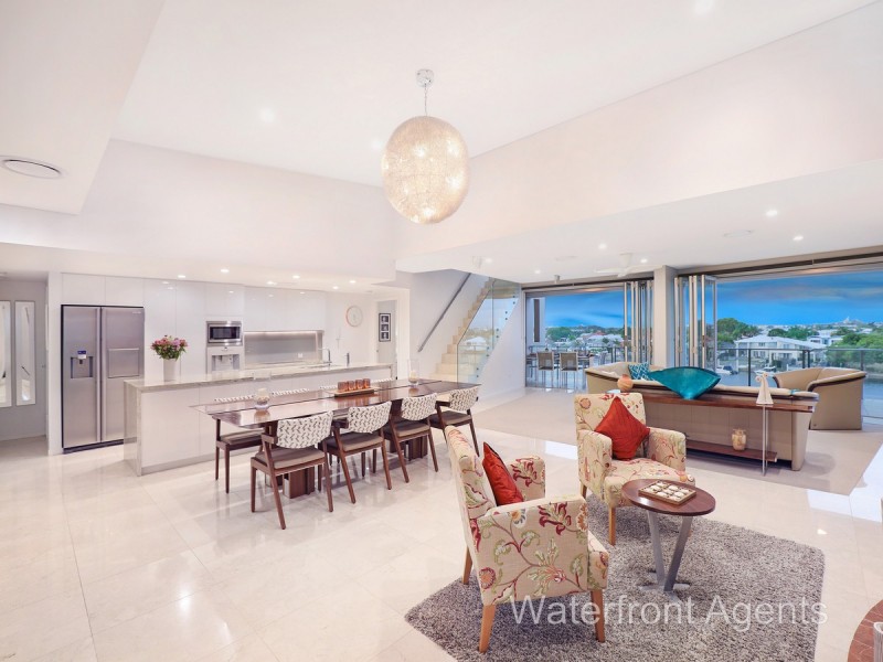 16/7 Grand Parade, Kawana Island QLD 4575
