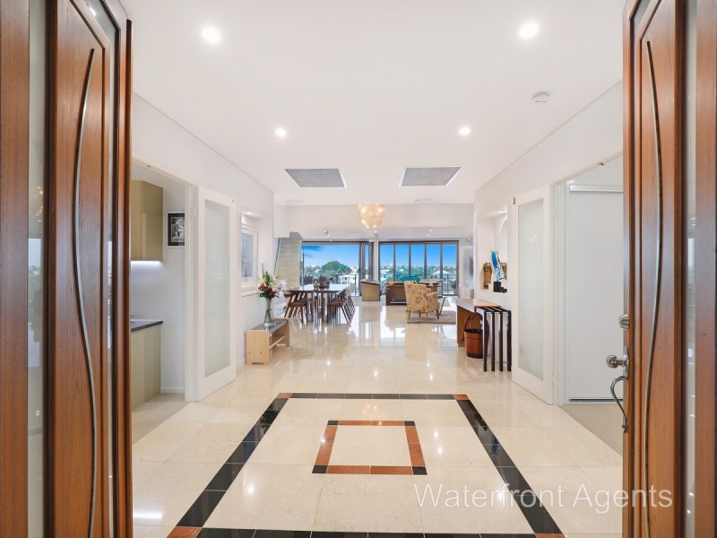 16/7 Grand Parade, Kawana Island QLD 4575