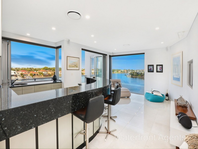 16/7 Grand Parade, Kawana Island QLD 4575