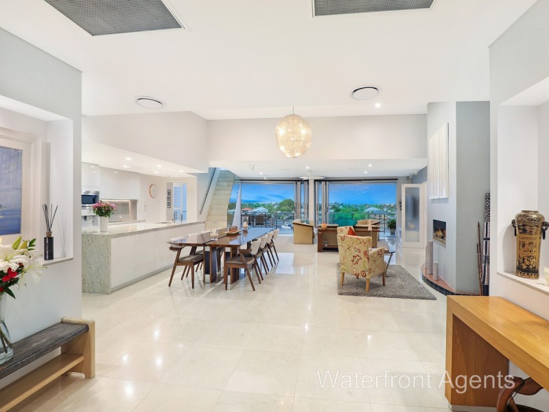 16/7 Grand Parade, Kawana Island QLD 4575