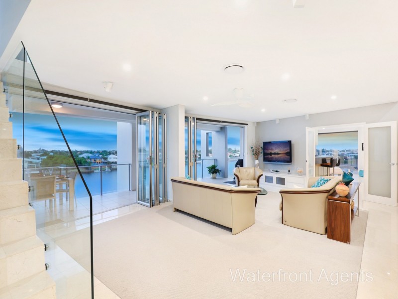 16/7 Grand Parade, Kawana Island QLD 4575