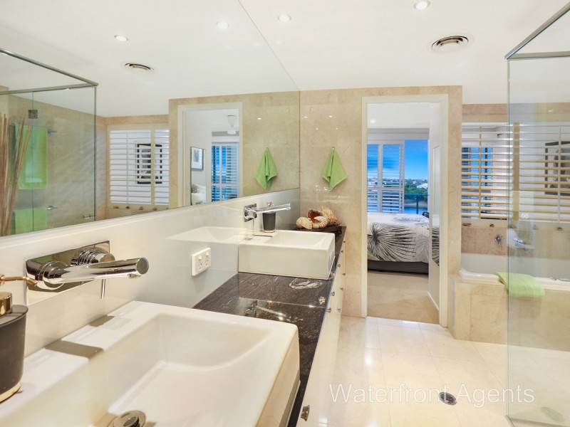 16/7 Grand Parade, Kawana Island QLD 4575