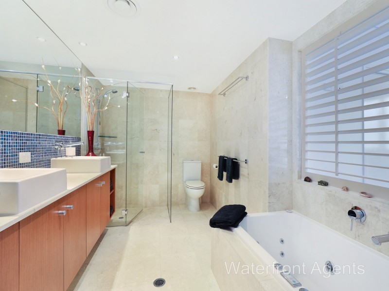 16/7 Grand Parade, Kawana Island QLD 4575