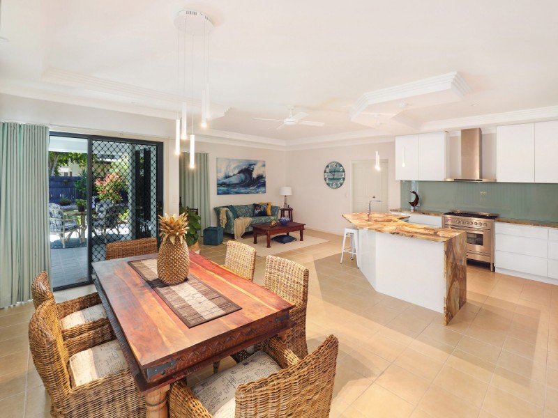 25 Whitsunday Street, Kawana Island QLD 4575