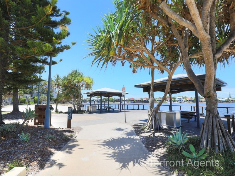 25 Whitsunday Street, Kawana Island QLD 4575