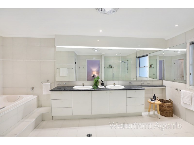 12 Grenada Way, Kawana Island QLD 4575