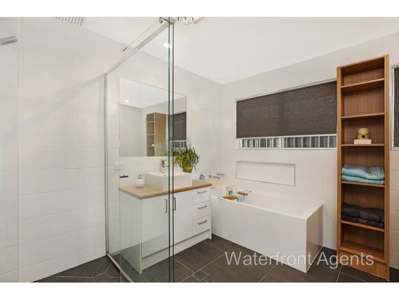 4 Coomaroo Crescent, Minyama QLD 4575