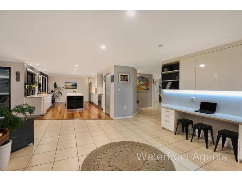 33 Bahamas Circuit, Kawana Island QLD 4575