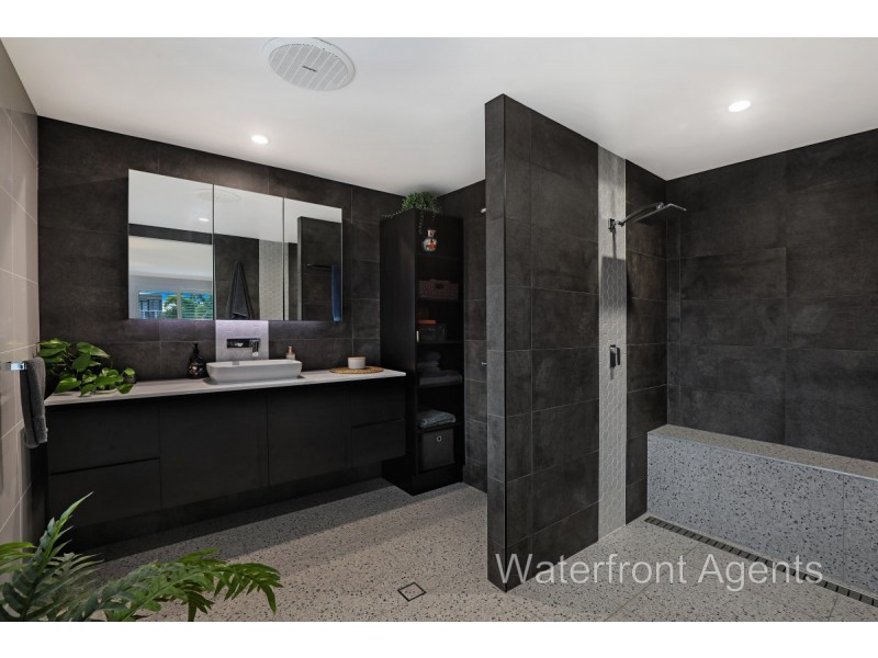 33 Bahamas Circuit, Kawana Island QLD 4575