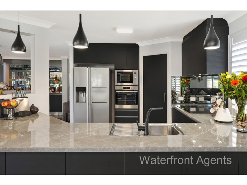 1 Mauritius Crescent, Kawana Island QLD 4575