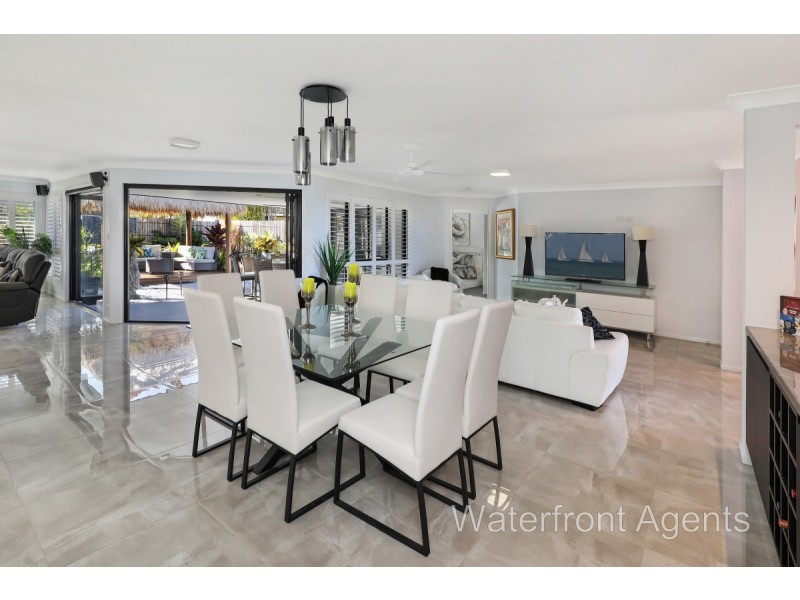 1 Mauritius Crescent, Kawana Island QLD 4575