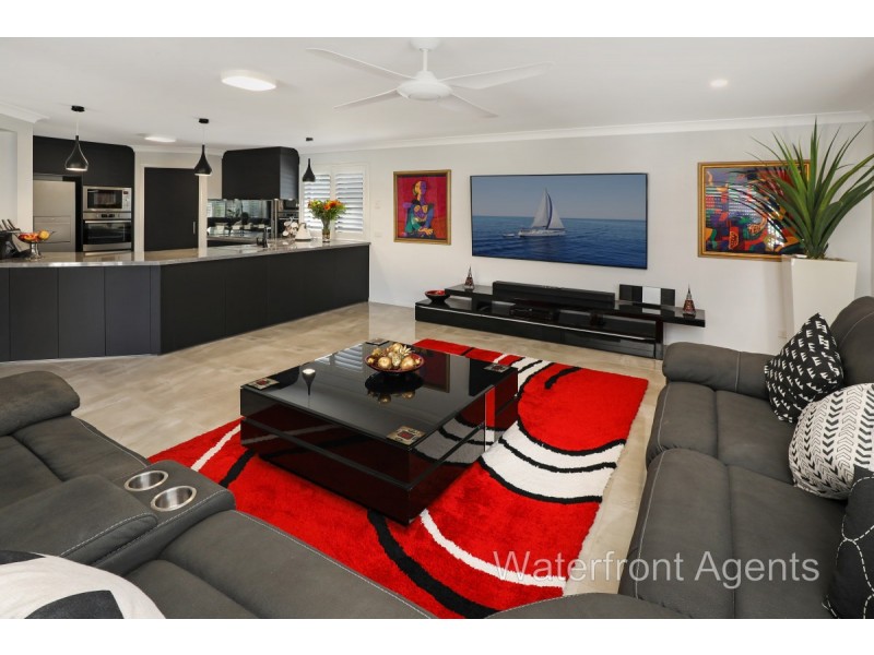 1 Mauritius Crescent, Kawana Island QLD 4575