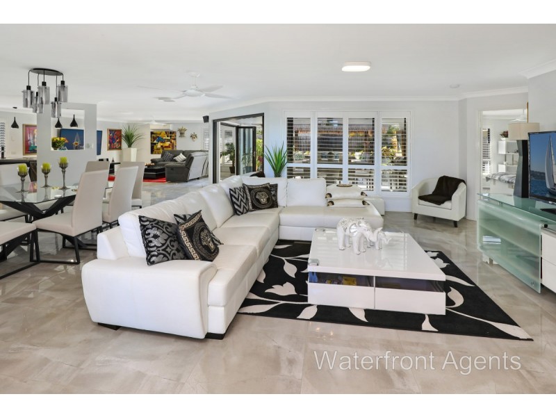 1 Mauritius Crescent, Kawana Island QLD 4575
