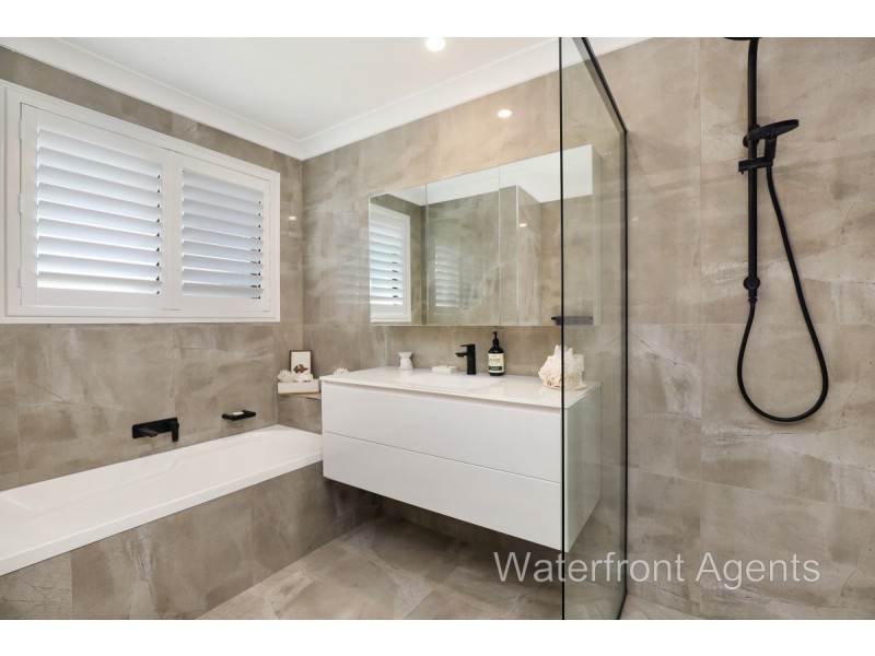 1 Mauritius Crescent, Kawana Island QLD 4575