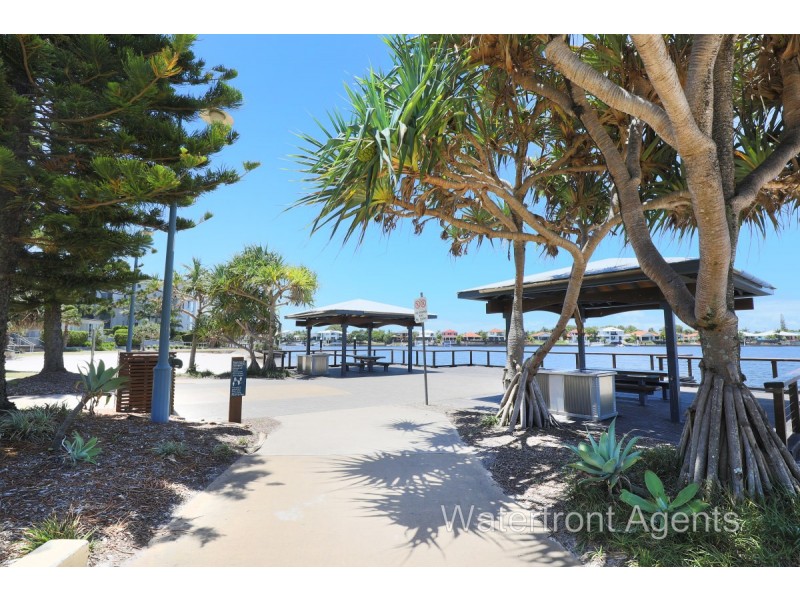 1 Mauritius Crescent, Kawana Island QLD 4575