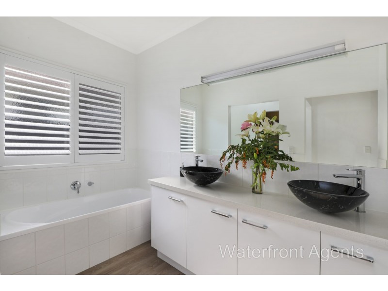16 Fitzroy Court, Kawana Island QLD 4575