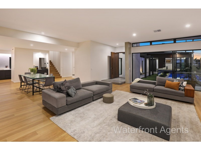 32 Coomaroo Crescent, Minyama QLD 4575