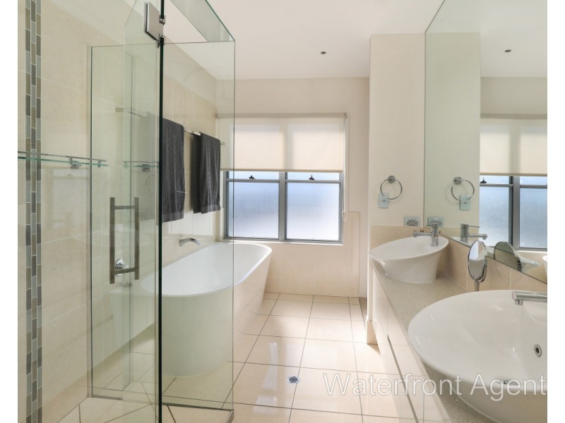 9 Nevis Court, Kawana Island QLD 4575