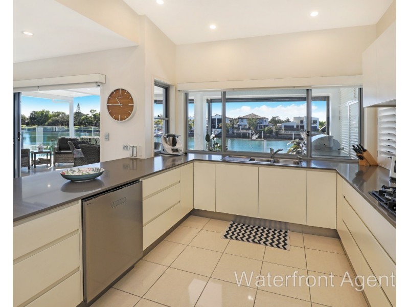 9 Nevis Court, Kawana Island QLD 4575