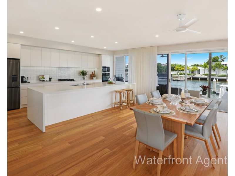 8 Coomaroo Crescent, Minyama QLD 4575
