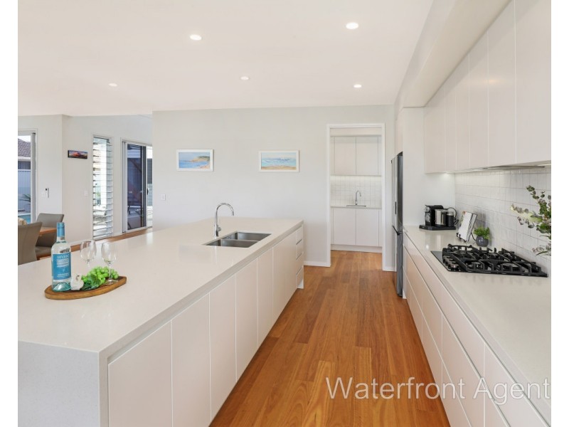 8 Coomaroo Crescent, Minyama QLD 4575