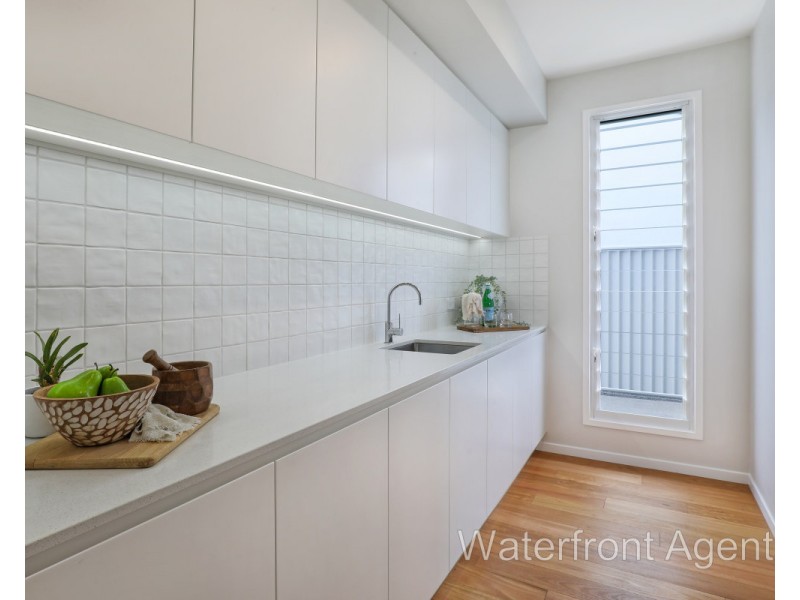8 Coomaroo Crescent, Minyama QLD 4575