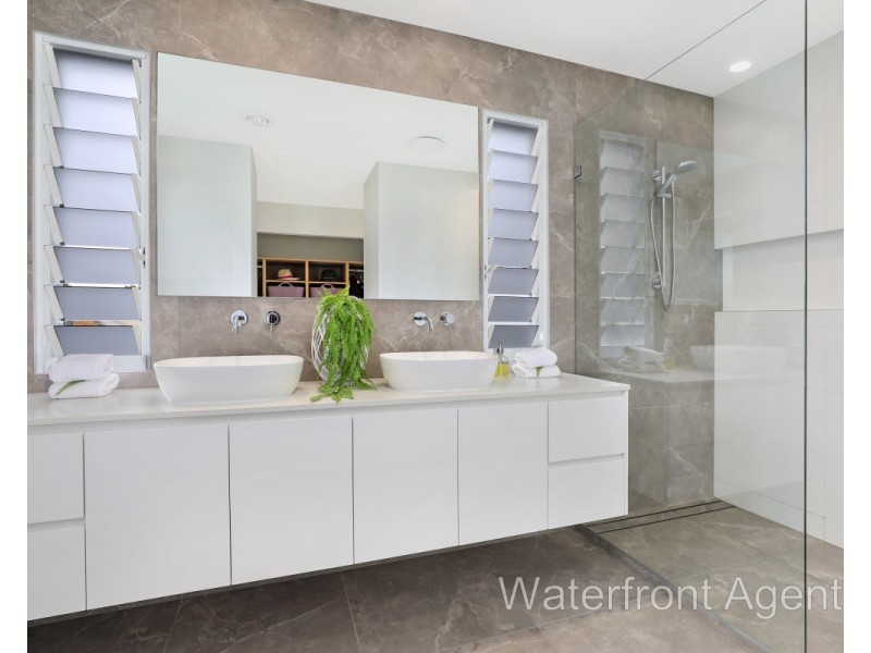 8 Coomaroo Crescent, Minyama QLD 4575