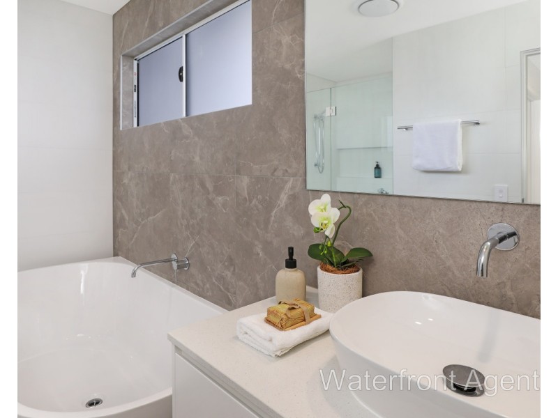 8 Coomaroo Crescent, Minyama QLD 4575