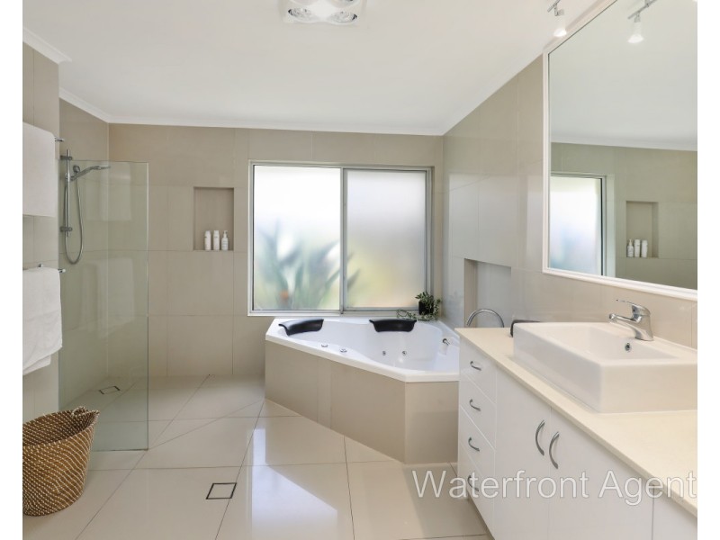 37 Mooloolah Drive, Minyama QLD 4575