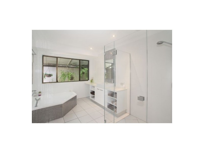 14 Island Court, Minyama QLD 4575