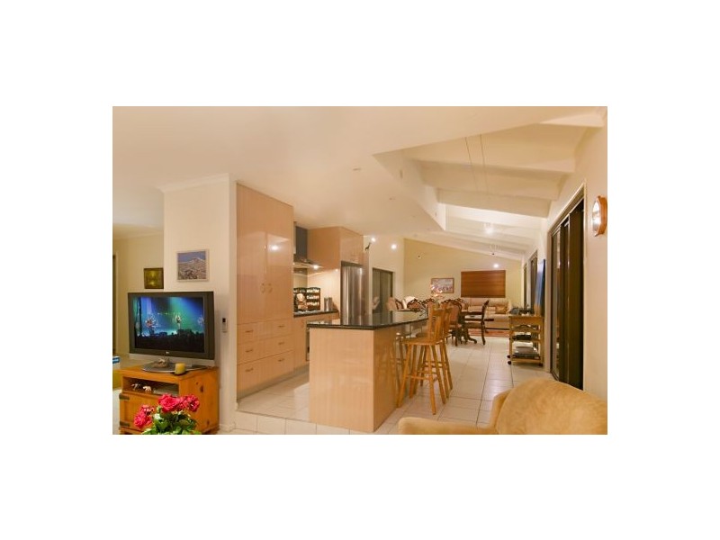 27 Kumbada Court, Minyama QLD 4575