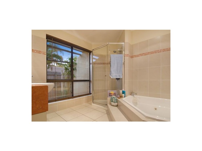 27 Kumbada Court, Minyama QLD 4575