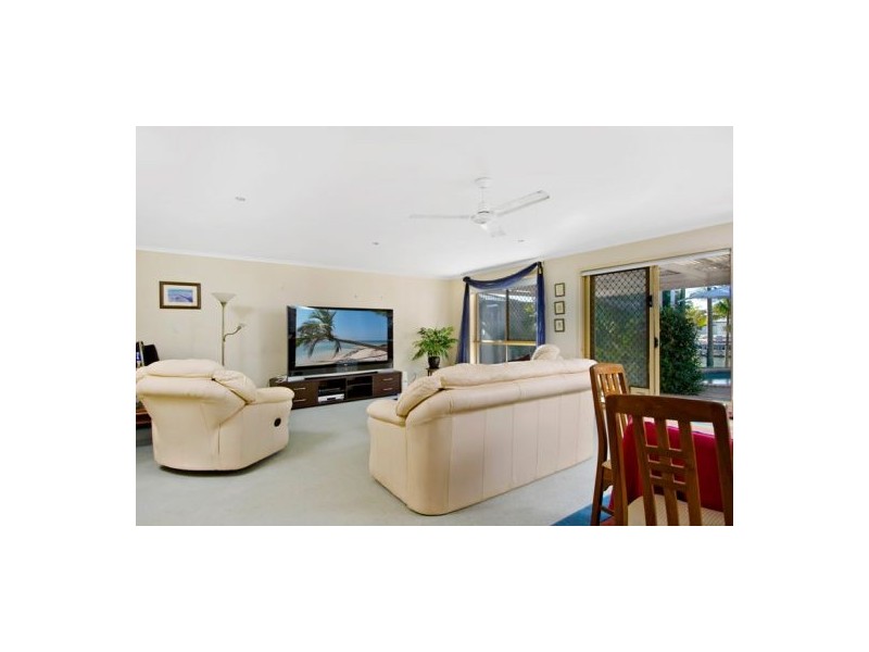 17 Bangalow Street, Minyama QLD 4575