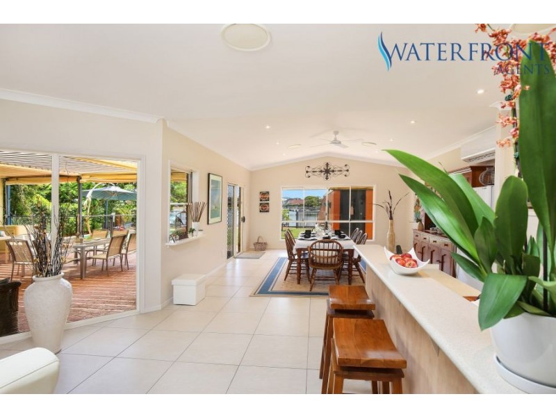8 Carwoola Crescent, Mooloolaba QLD 4557