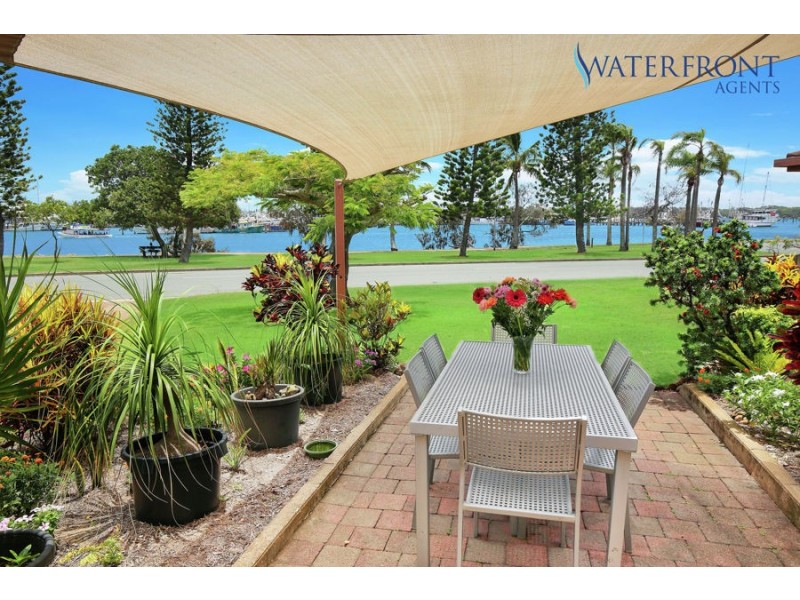 21 Harbour Parade, Buddina QLD 4575
