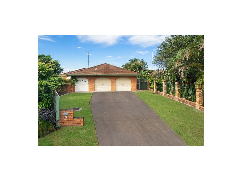 19 Adelong Crescent, Buddina QLD 4575