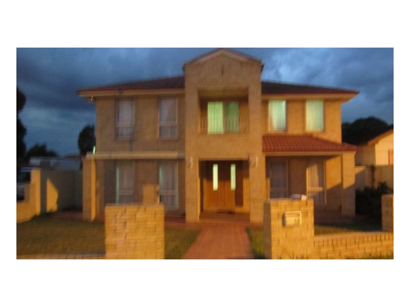 10 Fields Road, Macquarie Fields NSW 2564