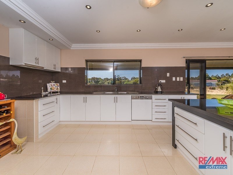 292 Sovereign Hill Drive, Gabbadah WA 6041