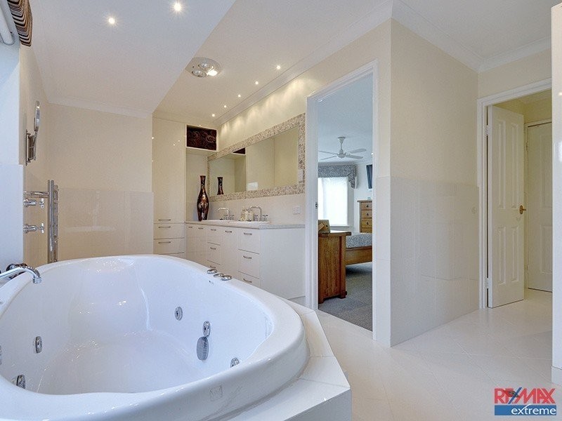 200 Delgado Parade, Iluka WA 6028