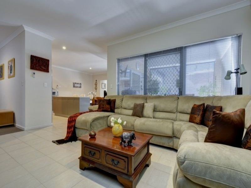 16 Macdonagh Avenue, Darch WA 6065