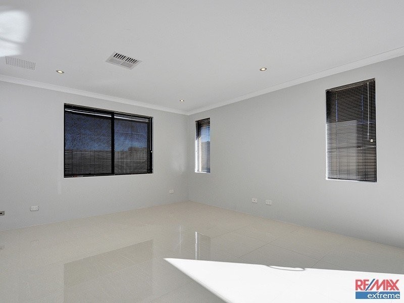 9 Saxicola Road, Banksia Grove WA 6031
