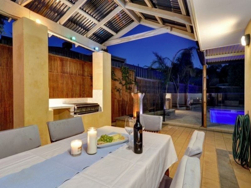 18 Stanford Road, Kallaroo WA 6025