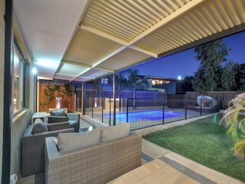 18 Stanford Road, Kallaroo WA 6025