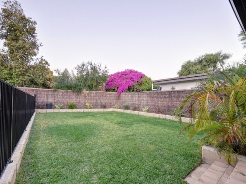 18 Stanford Road, Kallaroo WA 6025