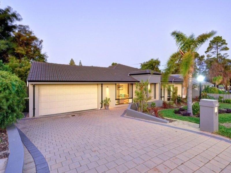 18 Stanford Road, Kallaroo WA 6025