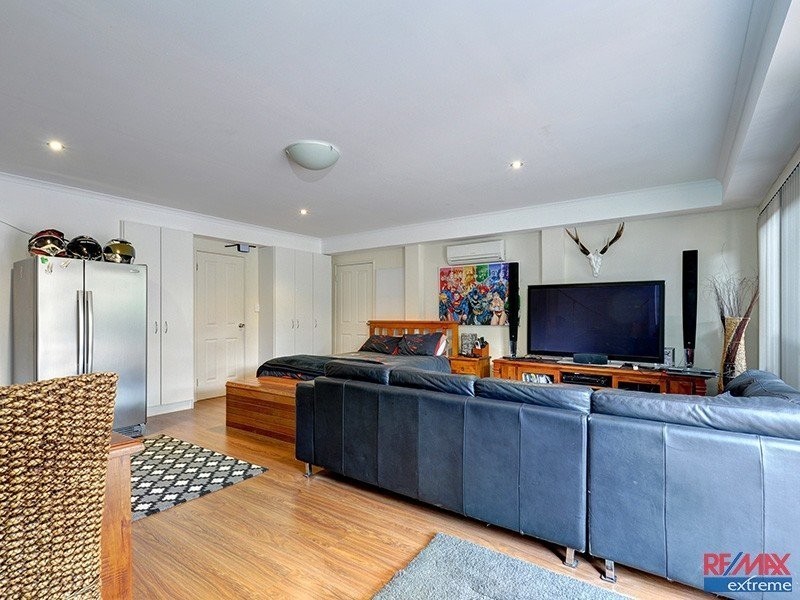 5 Woonan Street, Wanneroo WA 6065