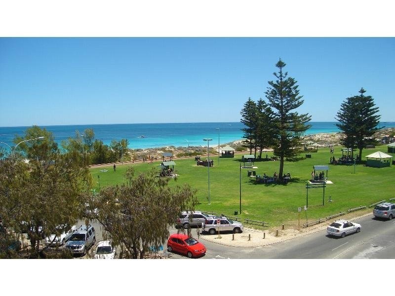 62 Dampier Avenue, Mullaloo WA 6027